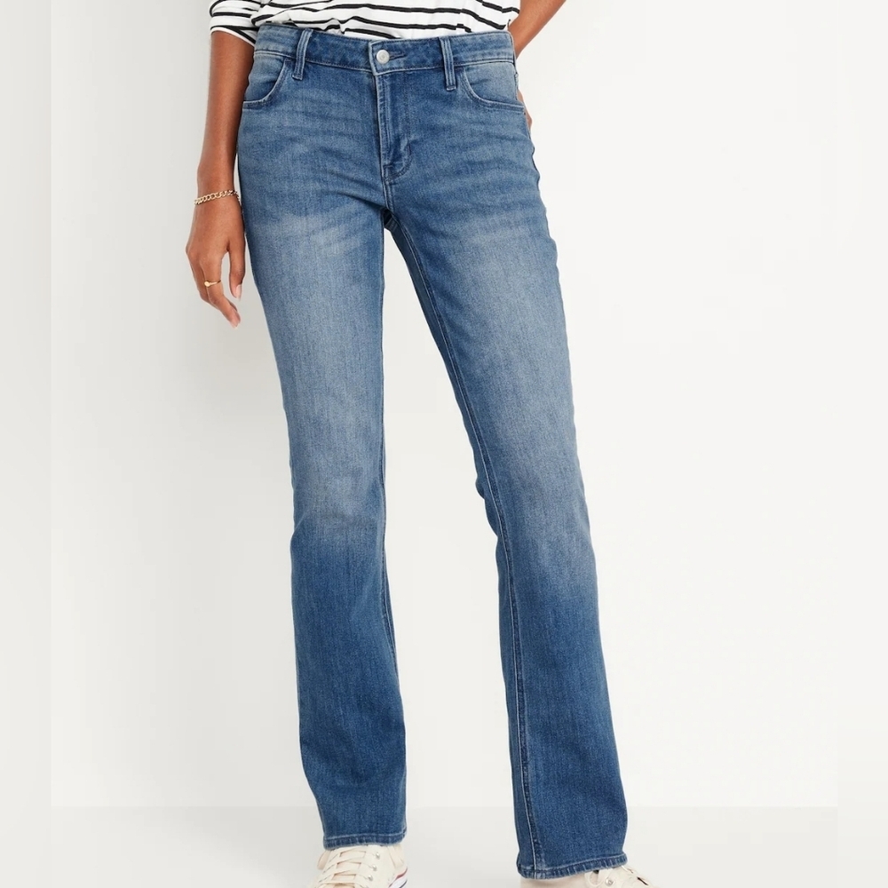 Old Navy Mid-Rise Bootcut Jeans Size 2